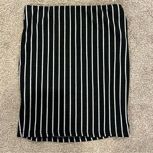 Black and white stripped mini bodycon skirt